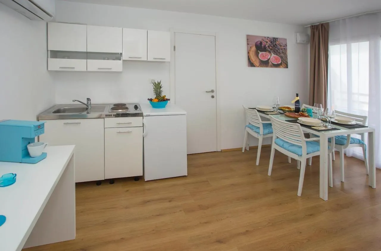 **** Prázdninový areál Mobile Homes Sveti Kriz Trogir Chorvatsko